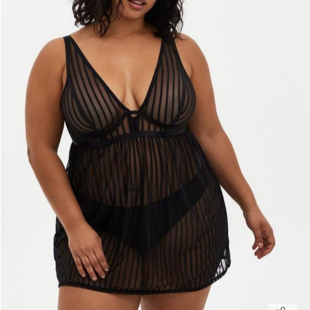 Torrid Black Pin Stripe Wire nighty